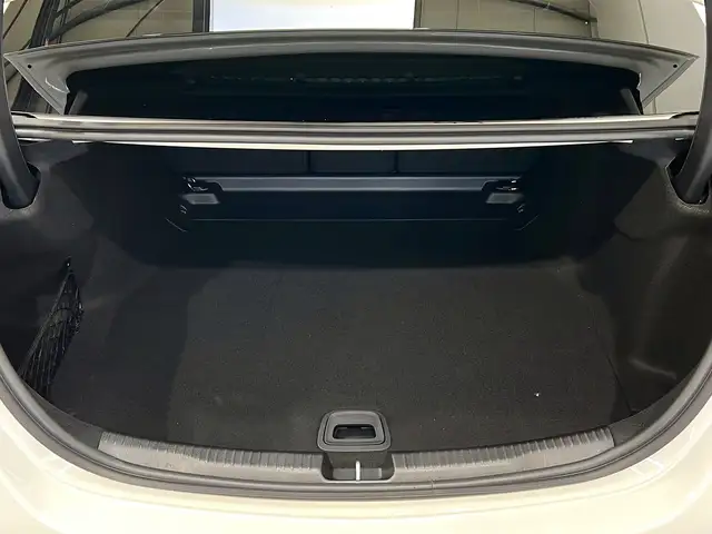 Mercedes-Benz 220 view 6