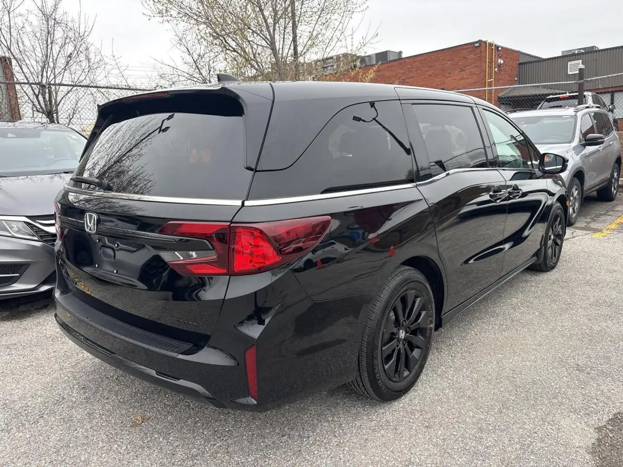 Honda Odyssey снимка Honda Odyssey