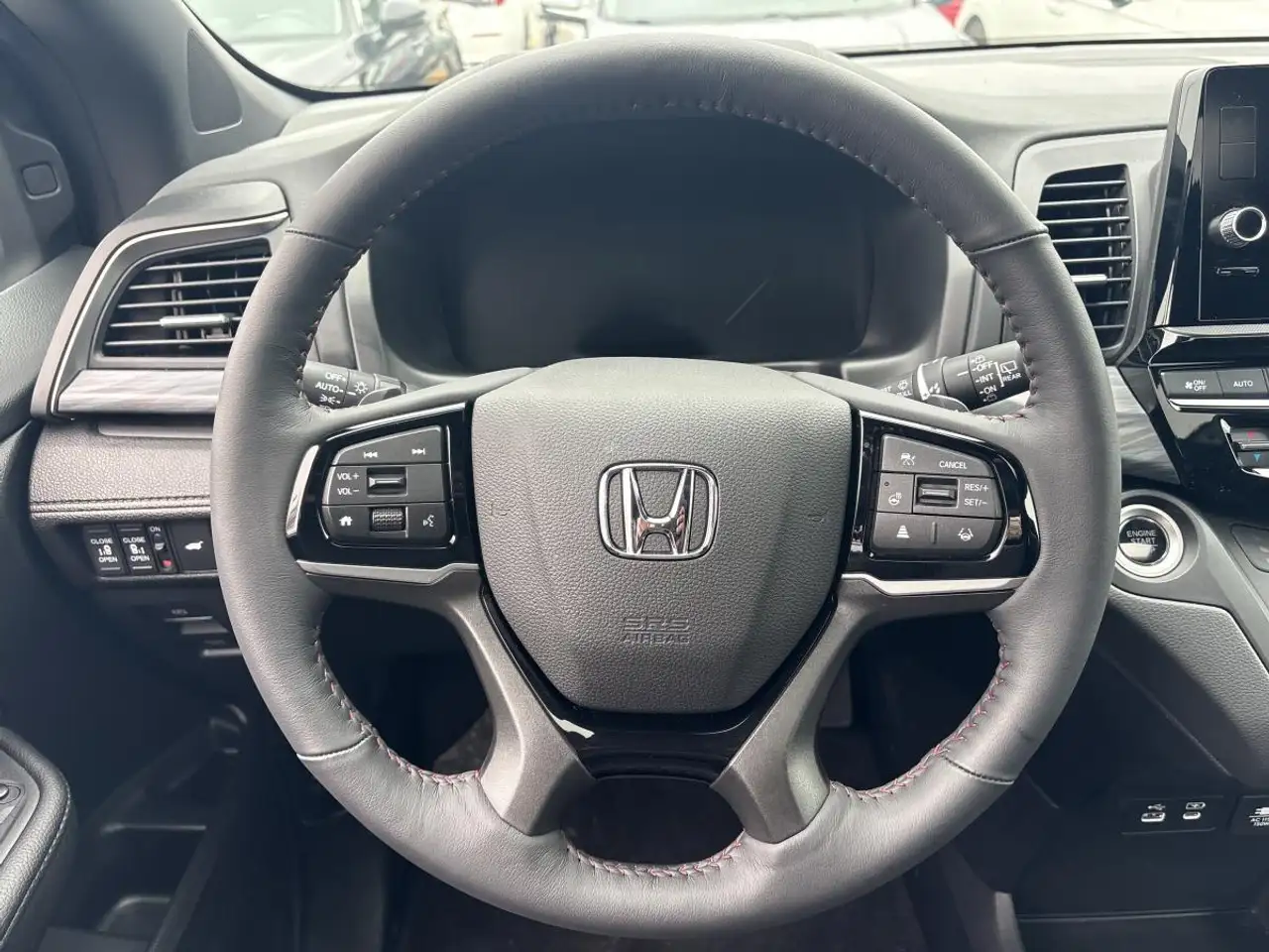 Honda Odyssey снимка Honda Odyssey