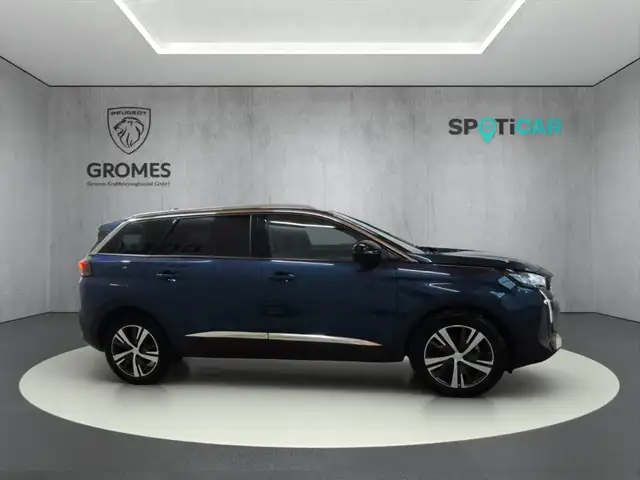 Peugeot 5008 view 2