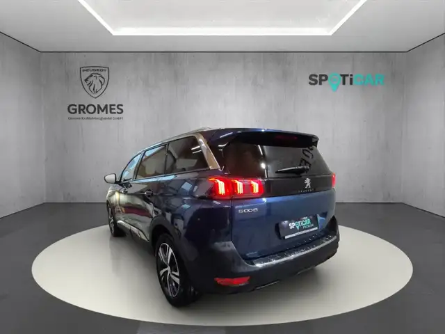 Peugeot 5008 view 5