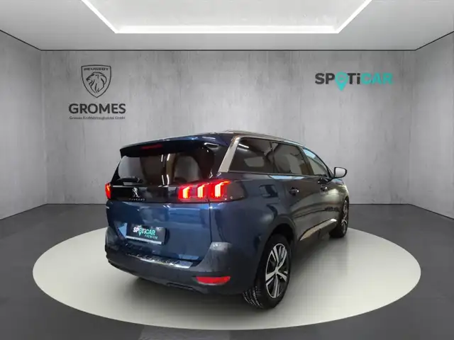 Peugeot 5008 view 3