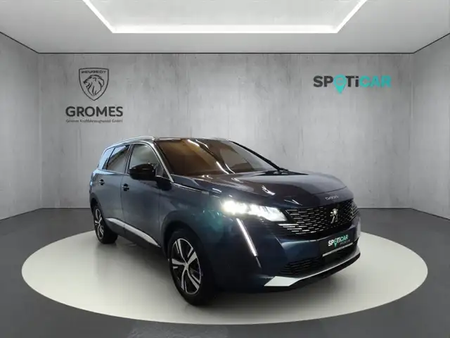 Peugeot 5008 main image