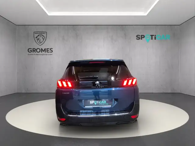 Peugeot 5008 view 4
