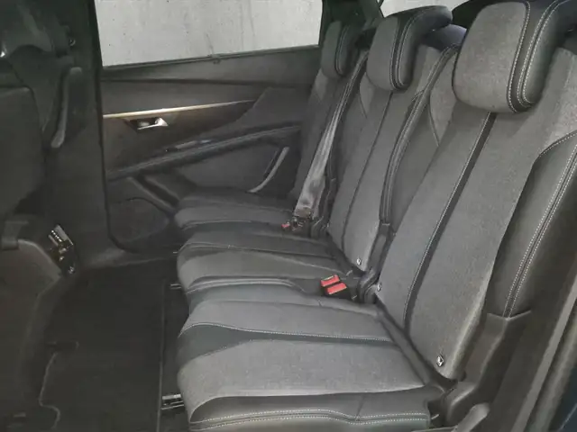 Peugeot 5008 view 8
