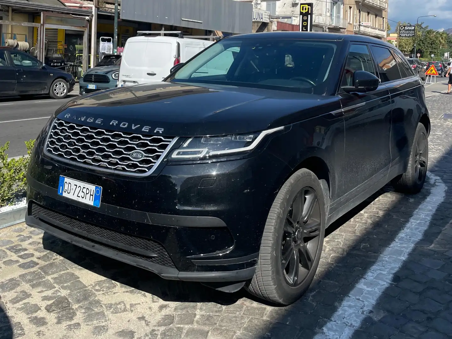 Land Rover Range Rover Velar Rover Velar 2.0d i4 R-Dynamic S 240cv auto my20 Nero - 1