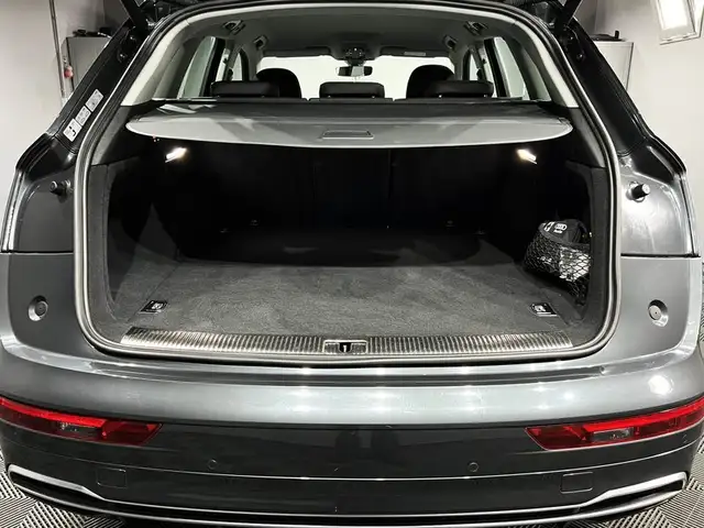 Audi Q5 view 8