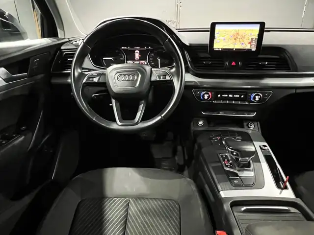 Audi Q5 view 14