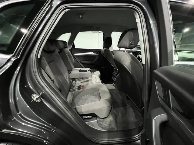 Audi Q5 view 12