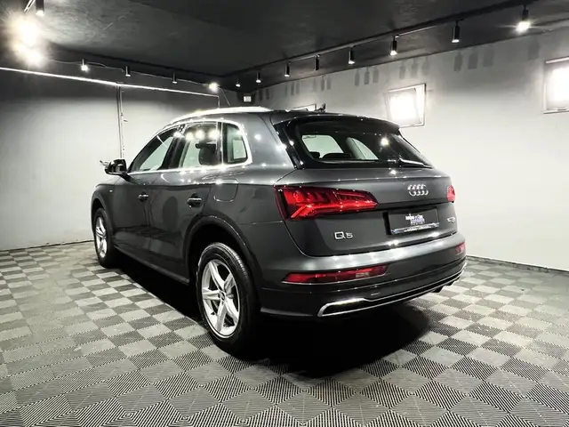 Audi Q5 view 3