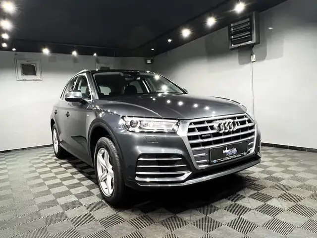Audi Q5 view 2