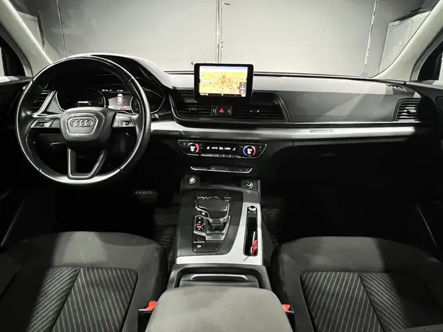 Audi Q5 view 13
