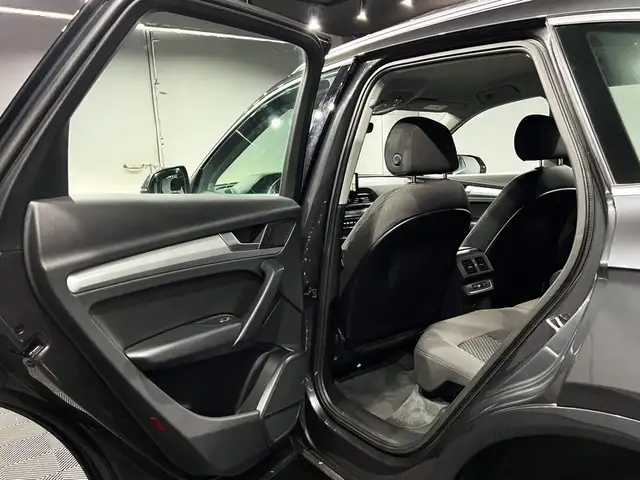 Audi Q5 view 10