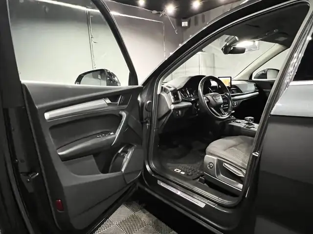 Audi Q5 view 9