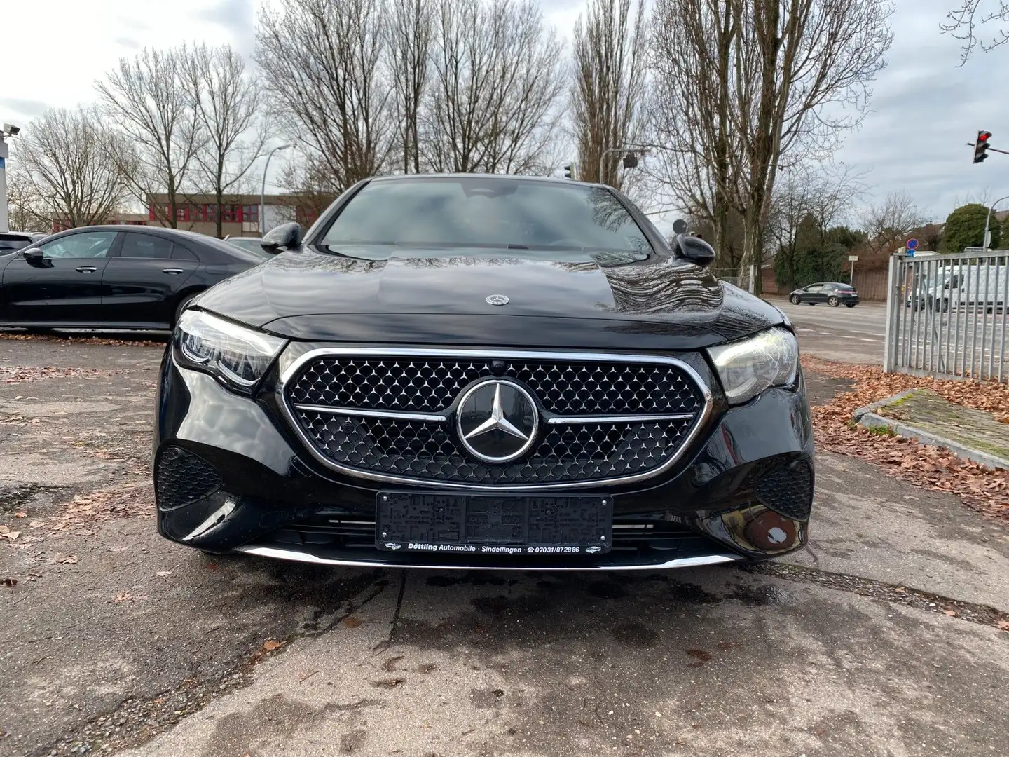 Mercedes-Benz E 200 Avantgarde Adv/Distr/Totw/Spur/Kamera/LED Schwarz - 2