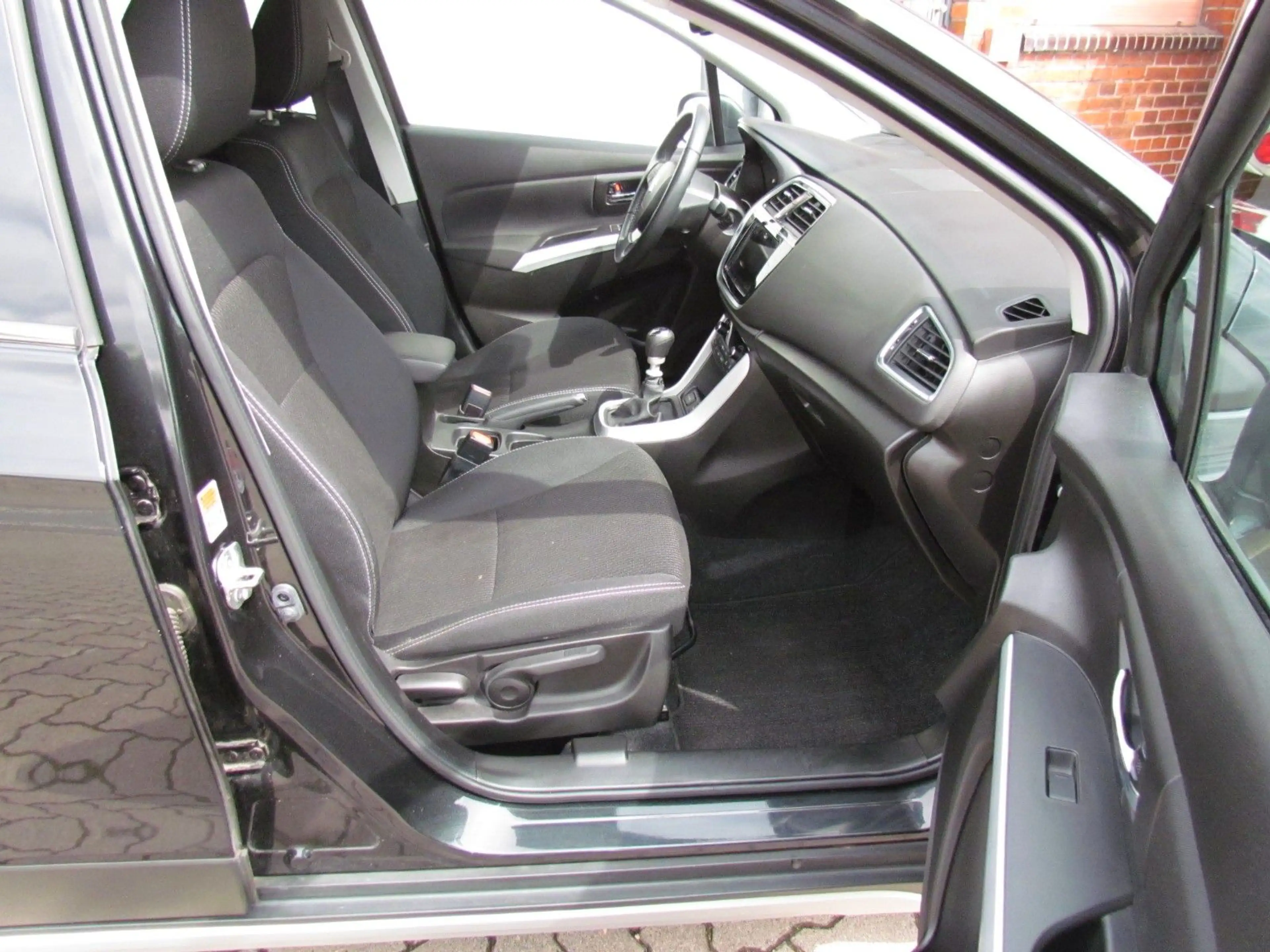 Suzuki SX4 S-Cross Comfort +Tüv+Allwetter+ — photo 13