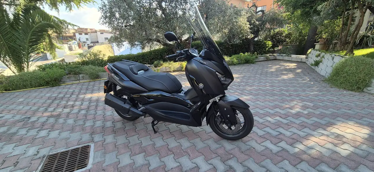 Yamaha X-Max 300