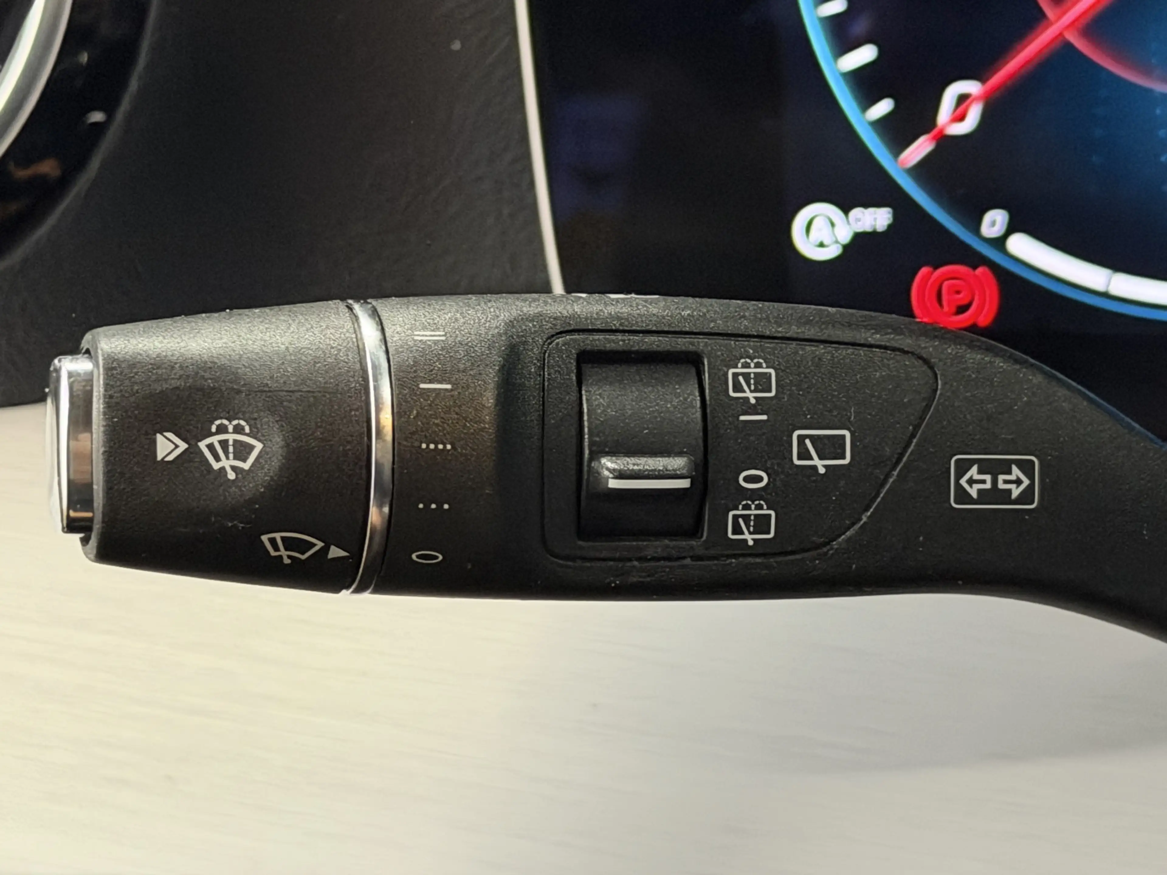 Mercedes-Benz E 220 d T 9G-TRONIC | RFK | LED | DAB — photo 13