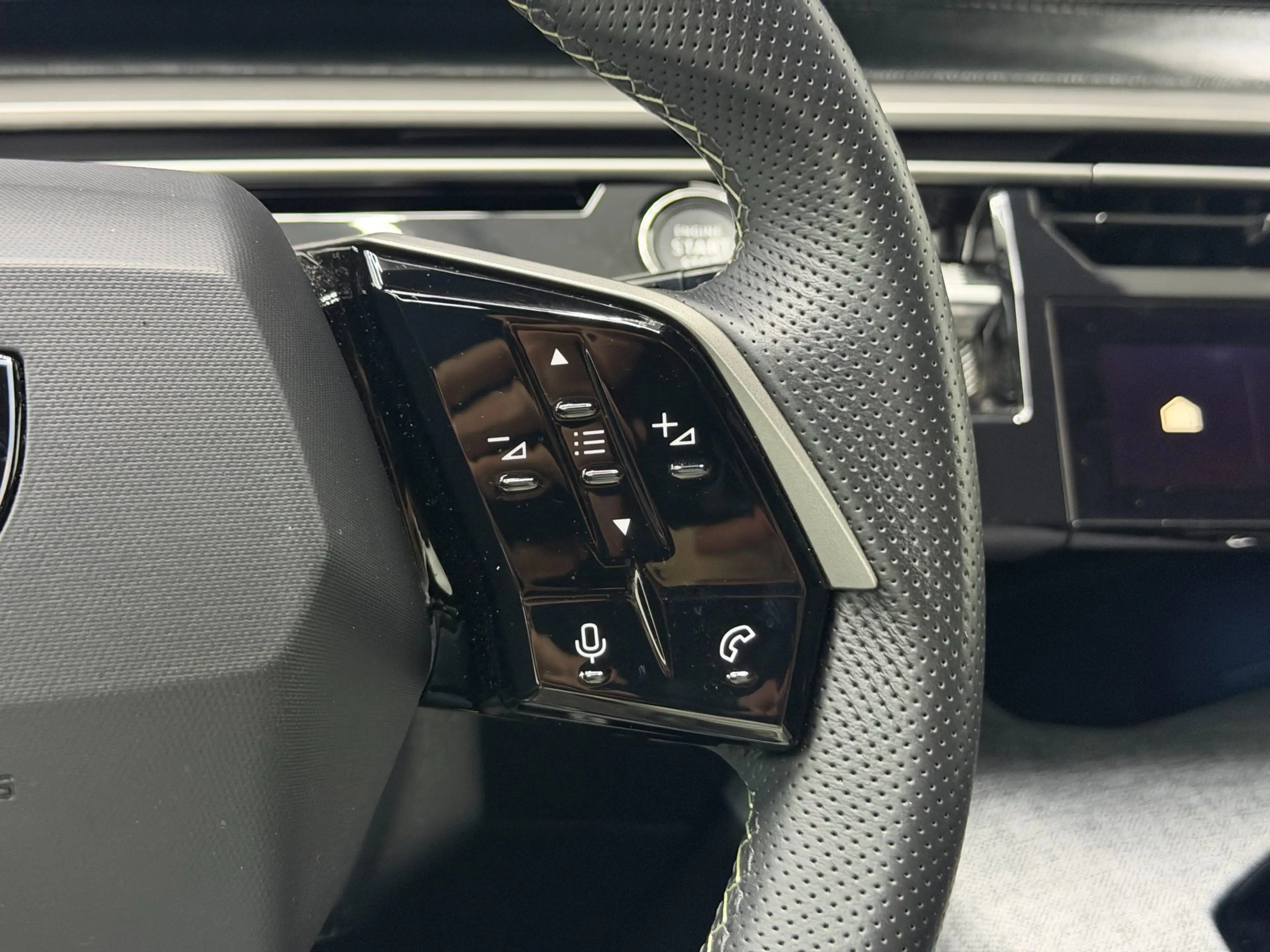 Peugeot 5008 1.2 Hybrid 145 GT 7p - (360) Camera - ACC - Clima — photo 27