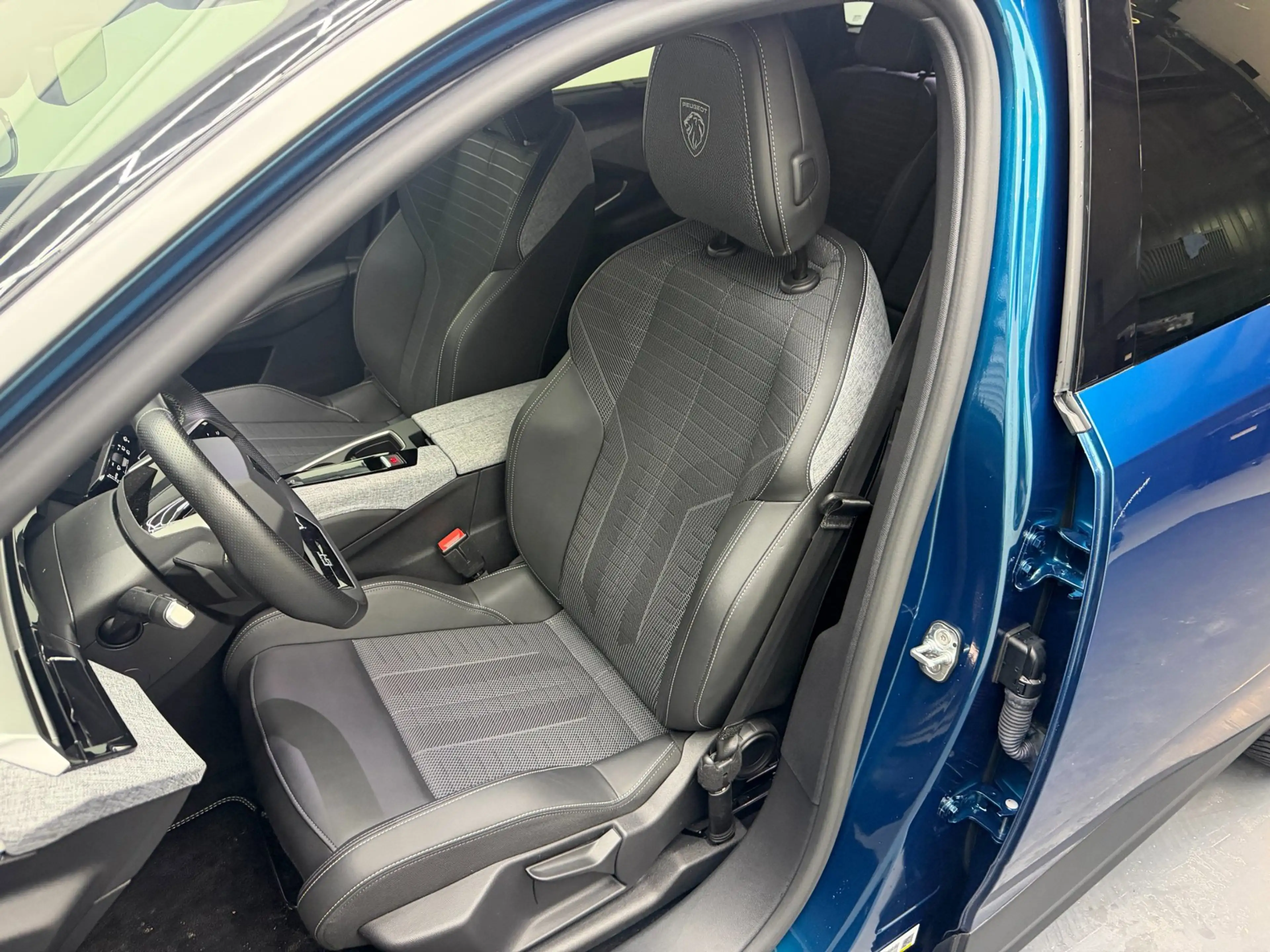 Peugeot 5008 1.2 Hybrid 145 GT 7p - (360) Camera - ACC - Clima — photo 11