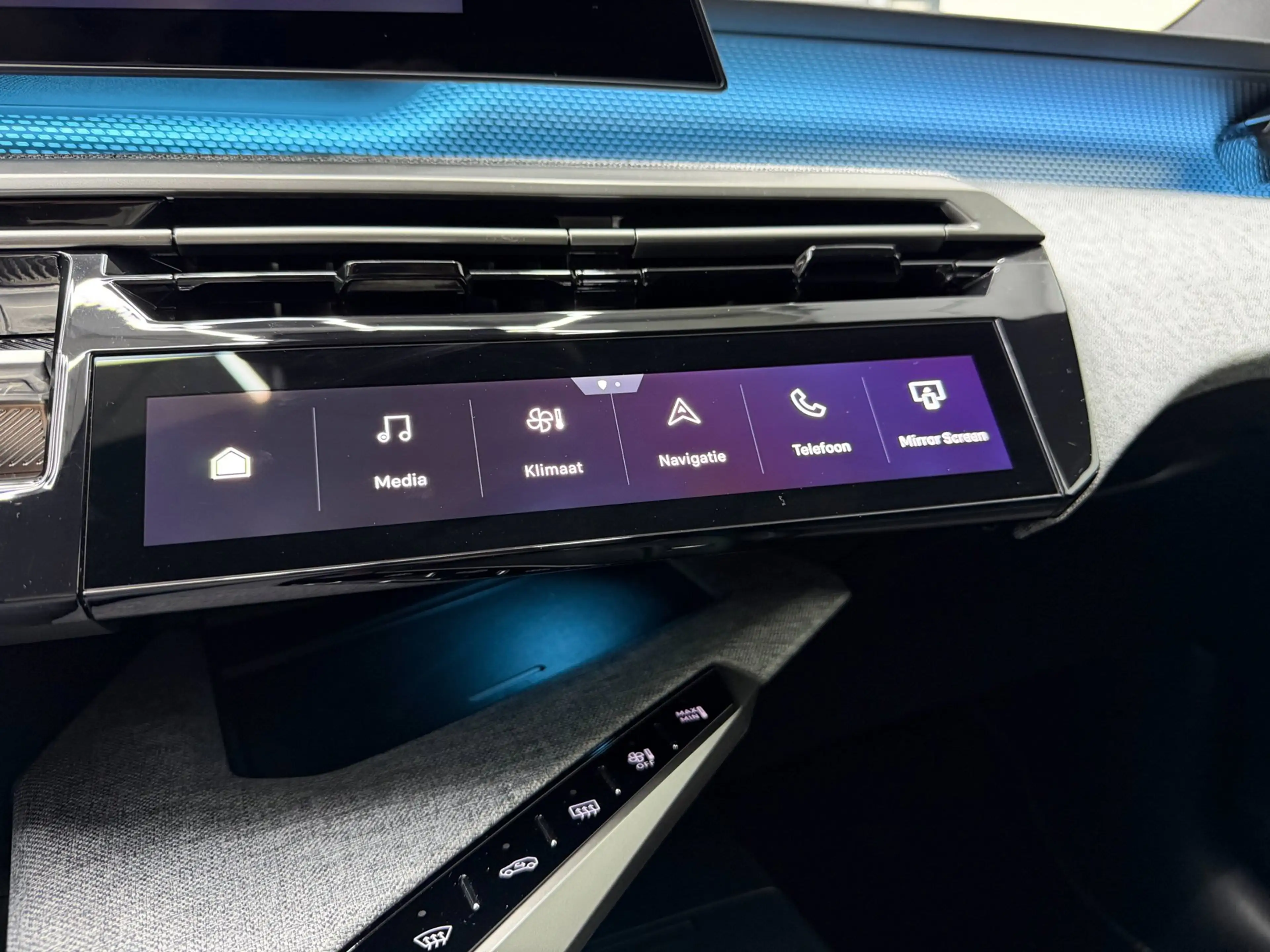 Peugeot 5008 1.2 Hybrid 145 GT 7p - (360) Camera - ACC - Clima — photo 42