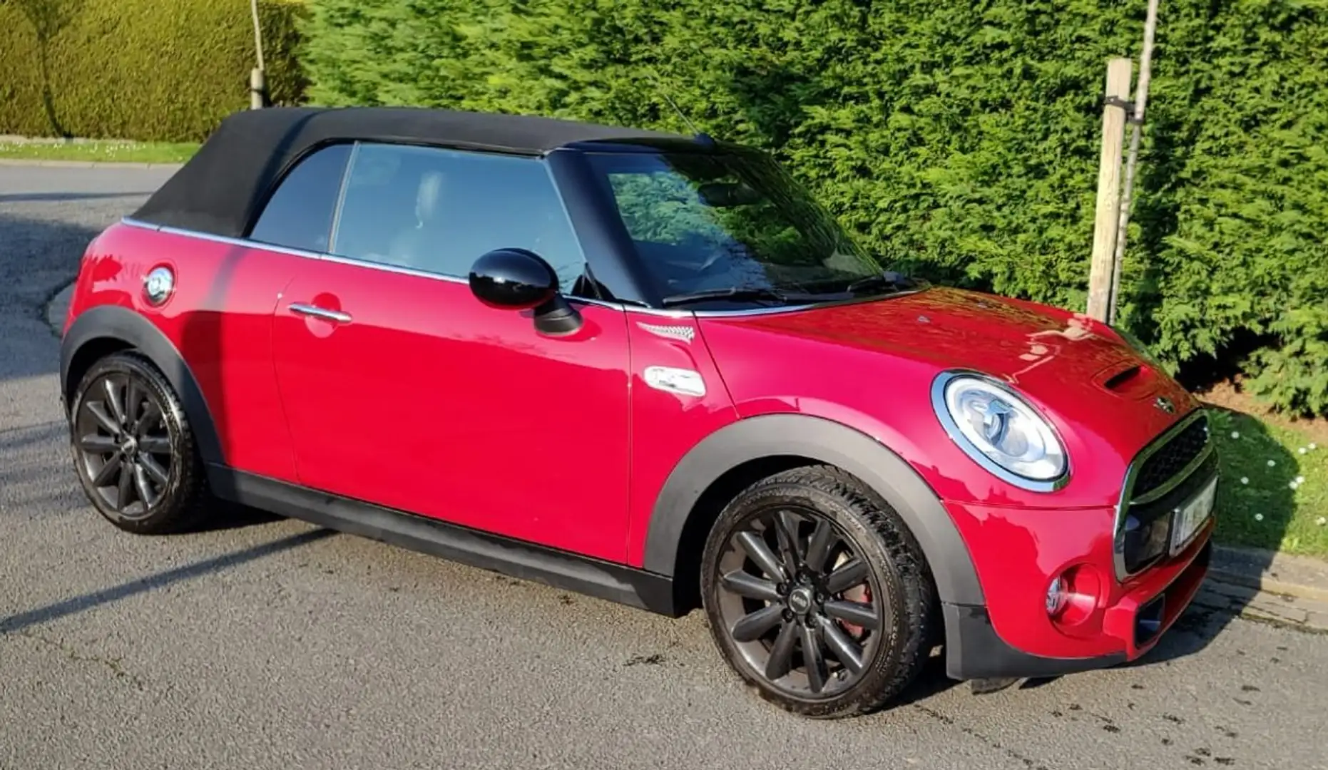 MINI Cooper S Cabrio Mini Cooper S Cabrio Red - 1