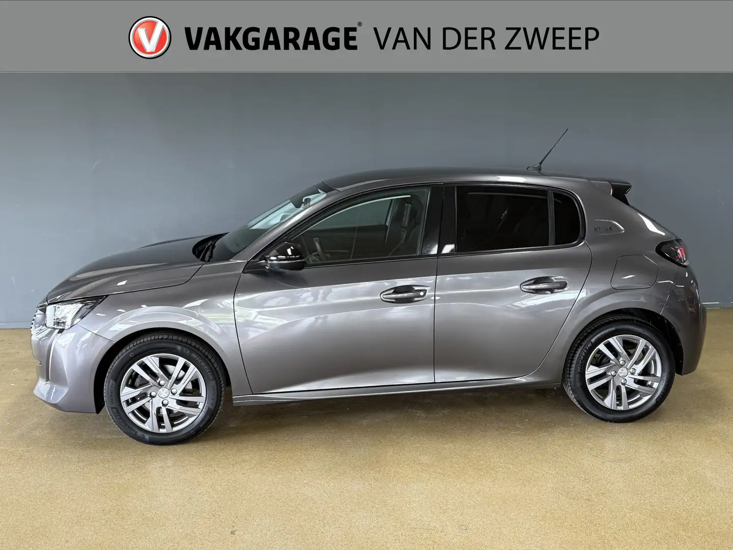 Peugeot 208 1.2 PureTech Allure | Navi | Carplay Grijs - 2