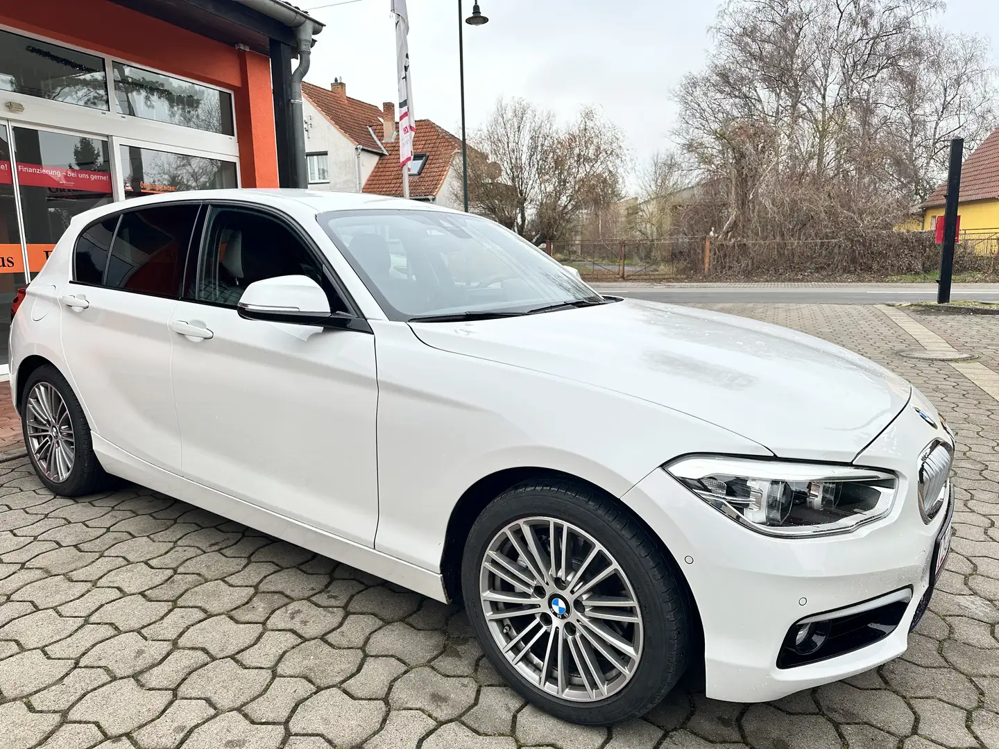 BMW 125 125 i Urban Line * Aus 1.Hand * DAB * Weiß - 1