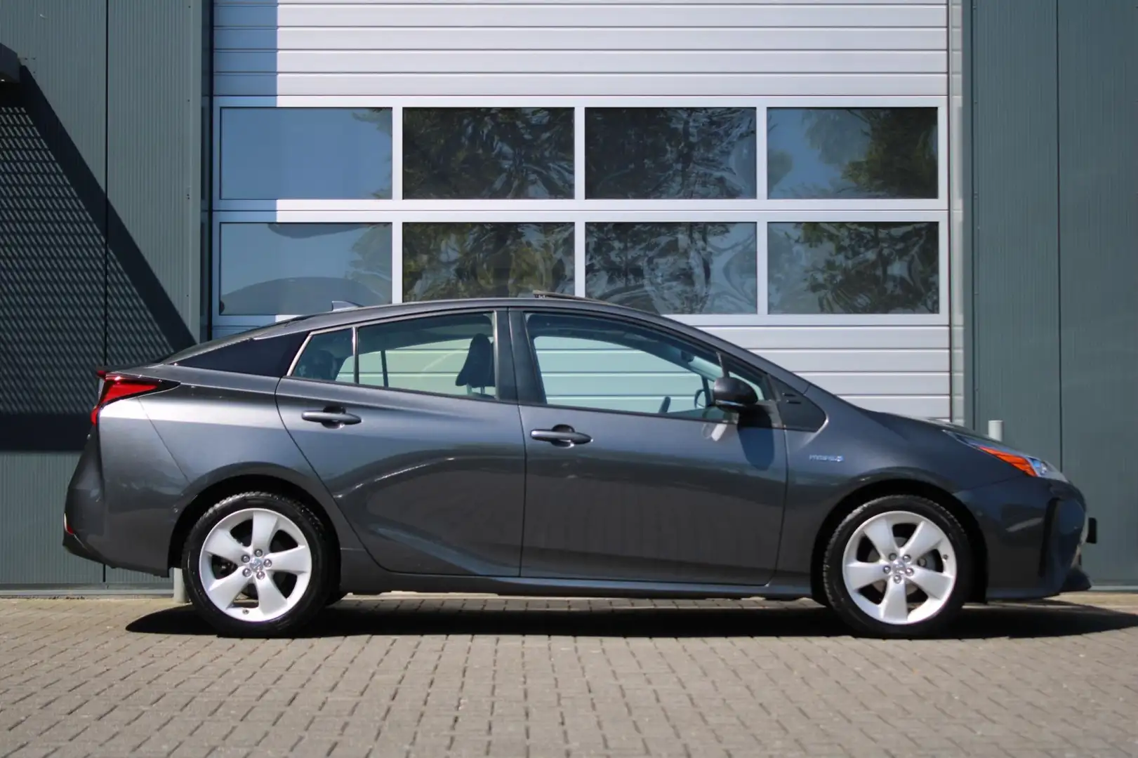Toyota Prius 1.8 Executive ACC/Schuifdak/Head-Up/Dodehoek/JBL/K Серый - 2