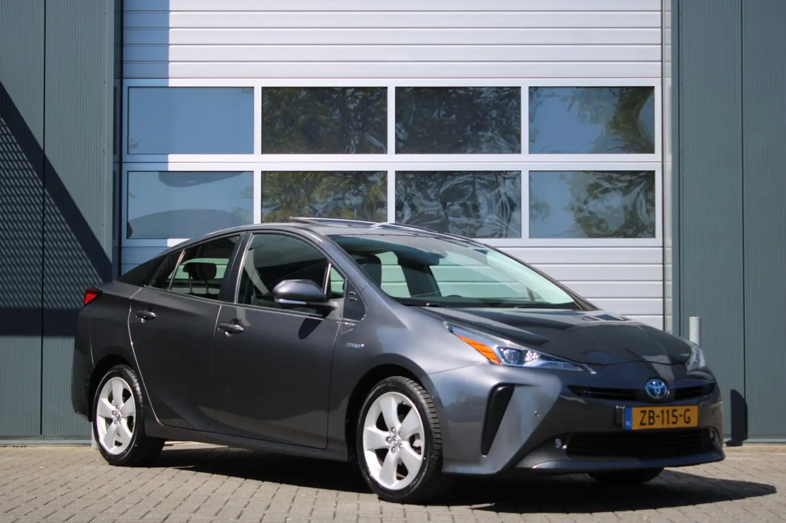 Toyota Prius 1.8 Executive ACC/Schuifdak/Head-Up/Dodehoek/JBL/K Серый - 1