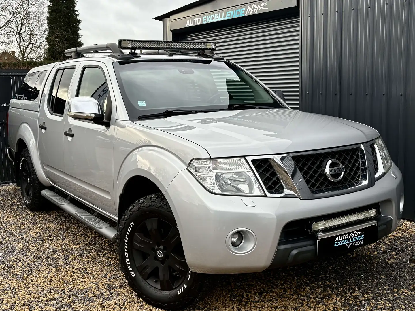 Nissan Navara 2.5 dCi 4x4 E5/ Full Options/ Neuve Gris - 1