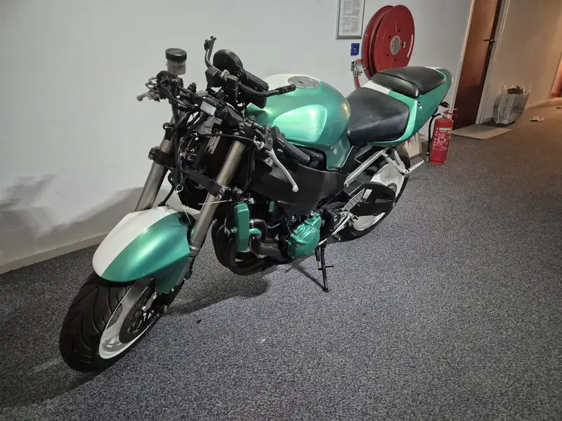 Honda CBR 900 RR - foto 8