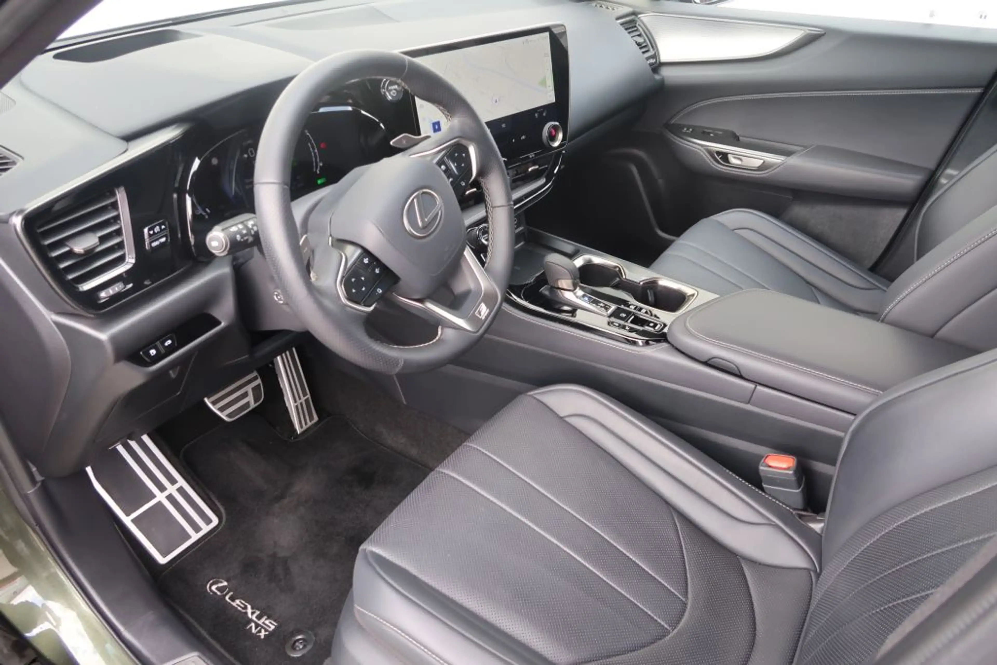 Lexus NX 450h+ E-FOUR F SPORT — photo 10