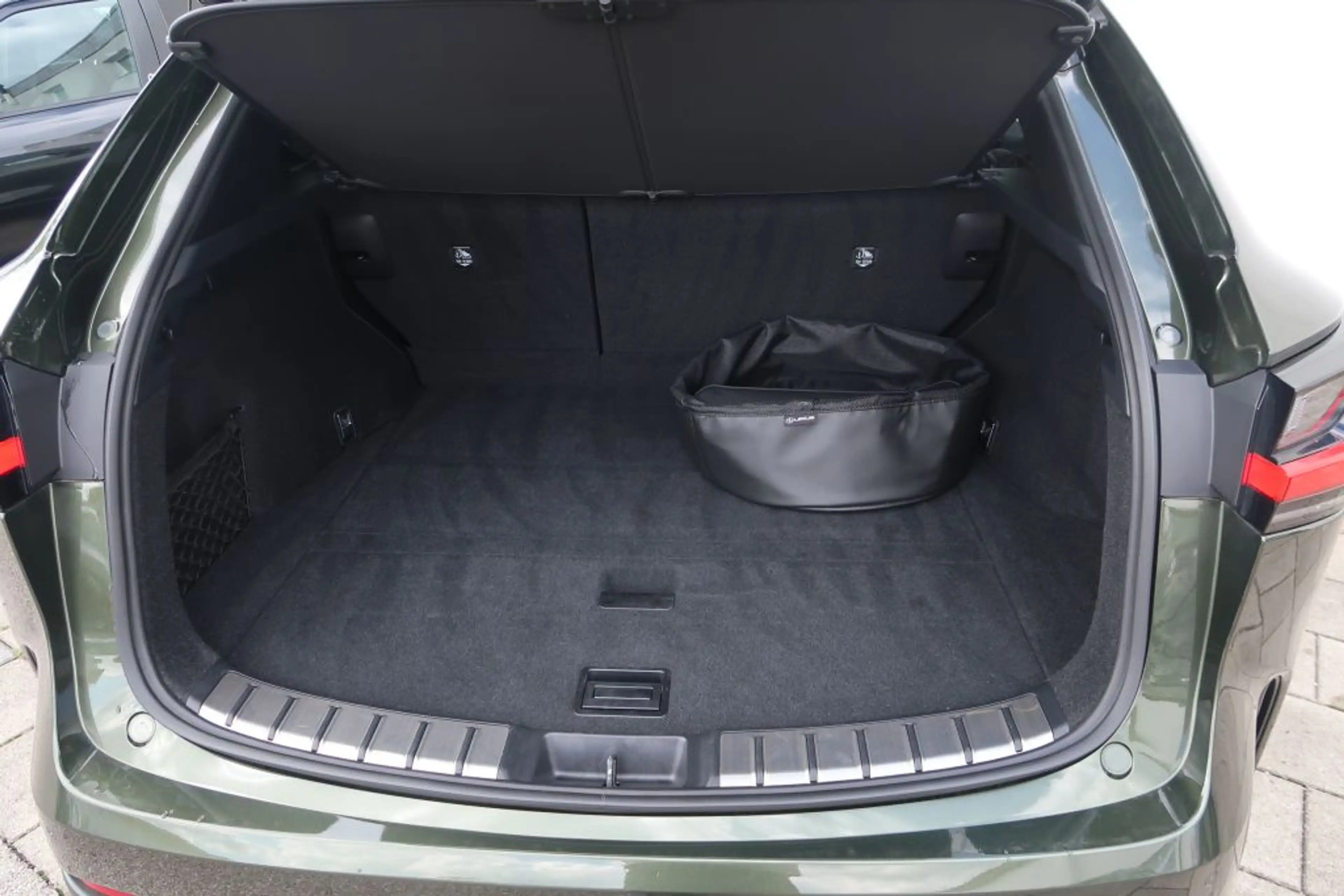 Lexus NX 450h+ E-FOUR F SPORT — photo 13
