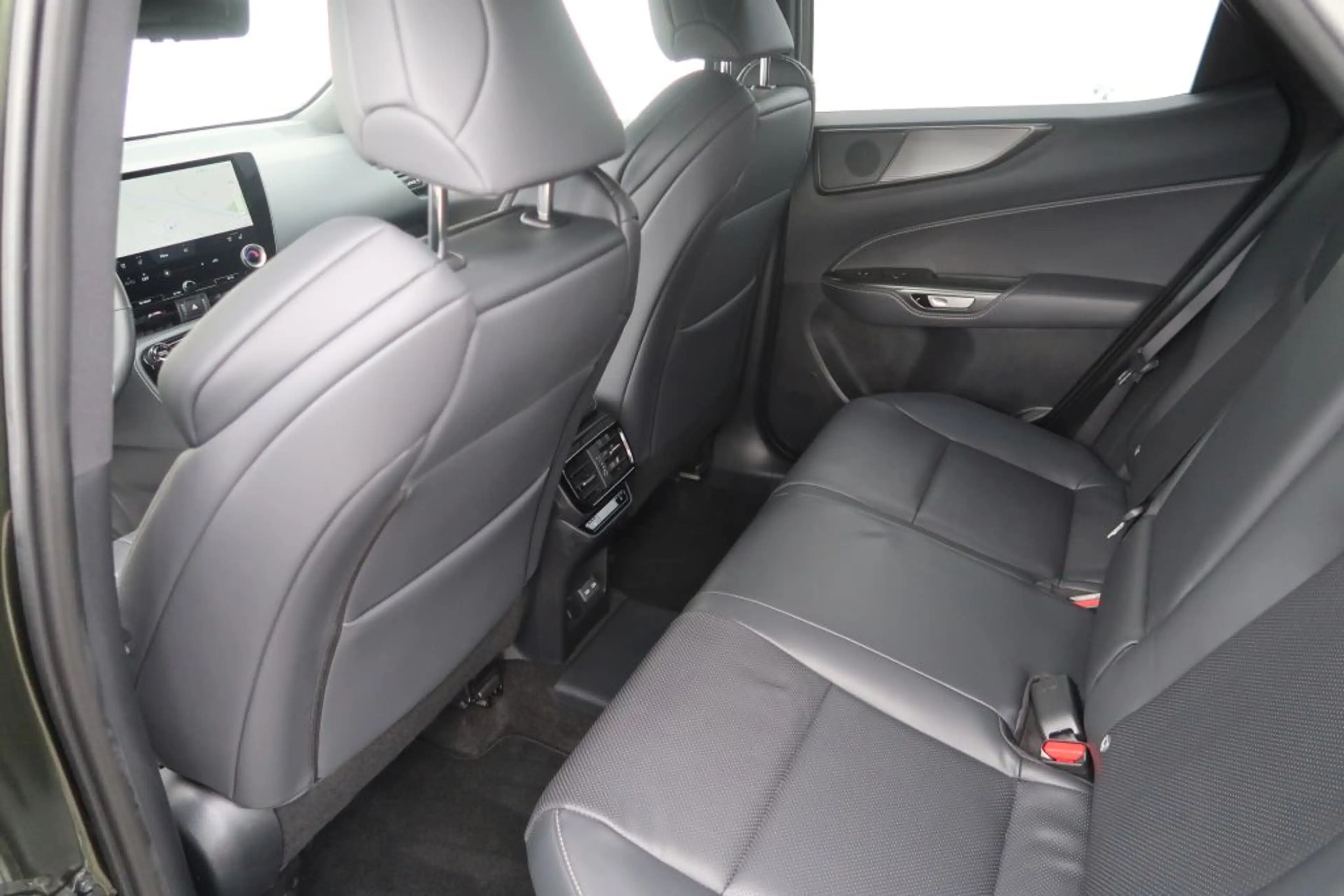 Lexus NX 450h+ E-FOUR F SPORT — photo 11