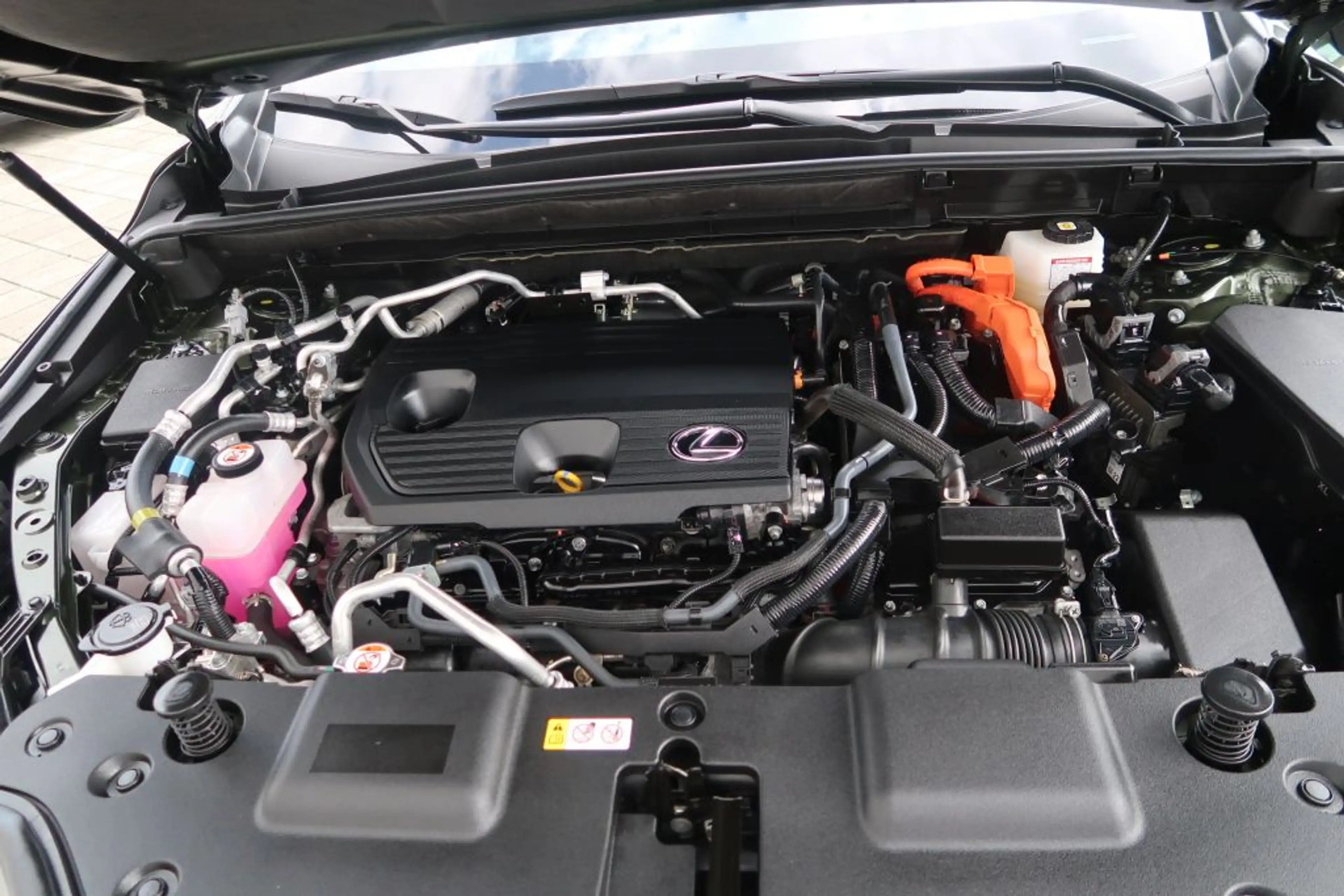 Lexus NX 450h+ E-FOUR F SPORT — photo 15