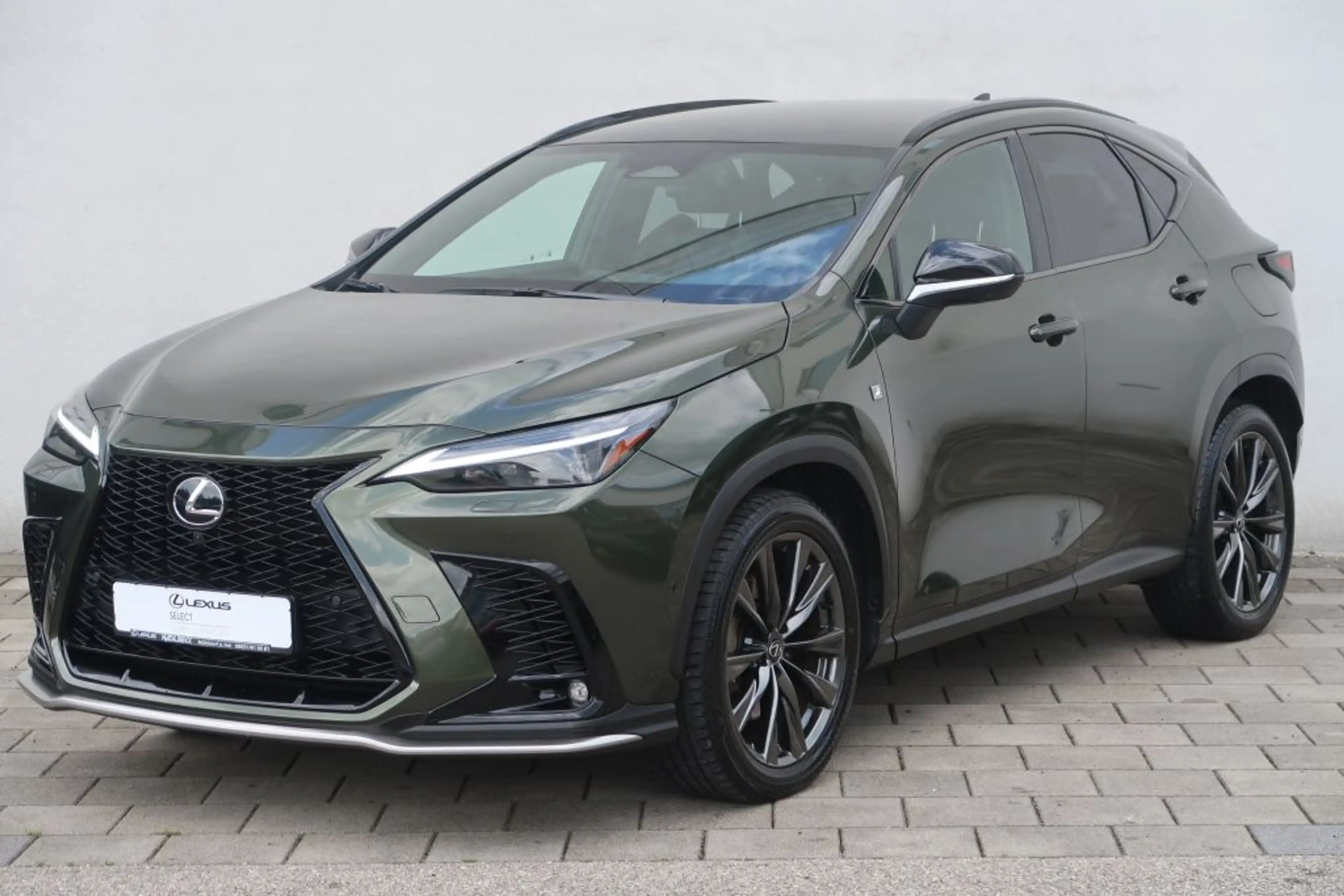 Lexus NX 450h+ E-FOUR F SPORT — photo 8