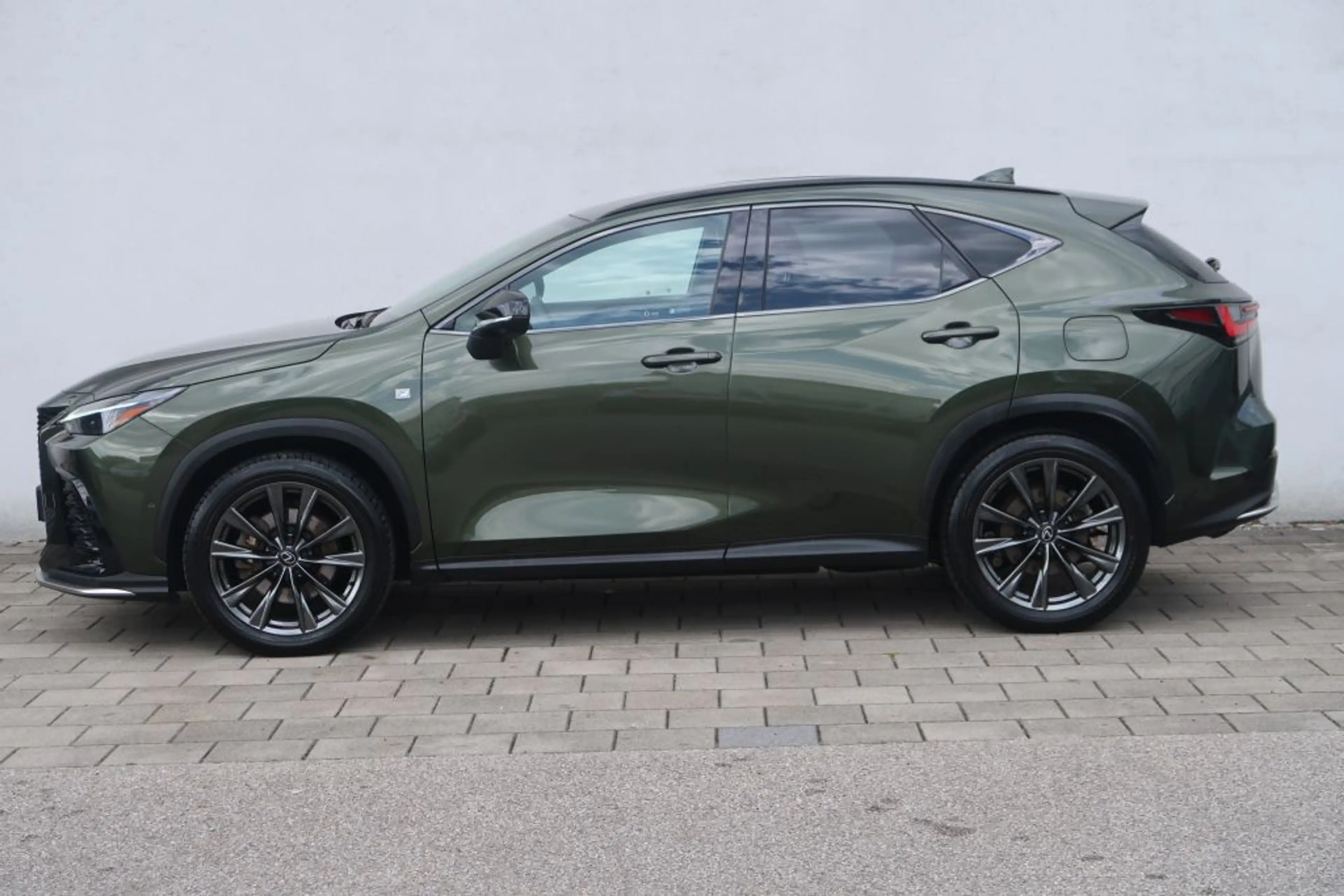 Lexus NX 450h+ E-FOUR F SPORT — photo 7