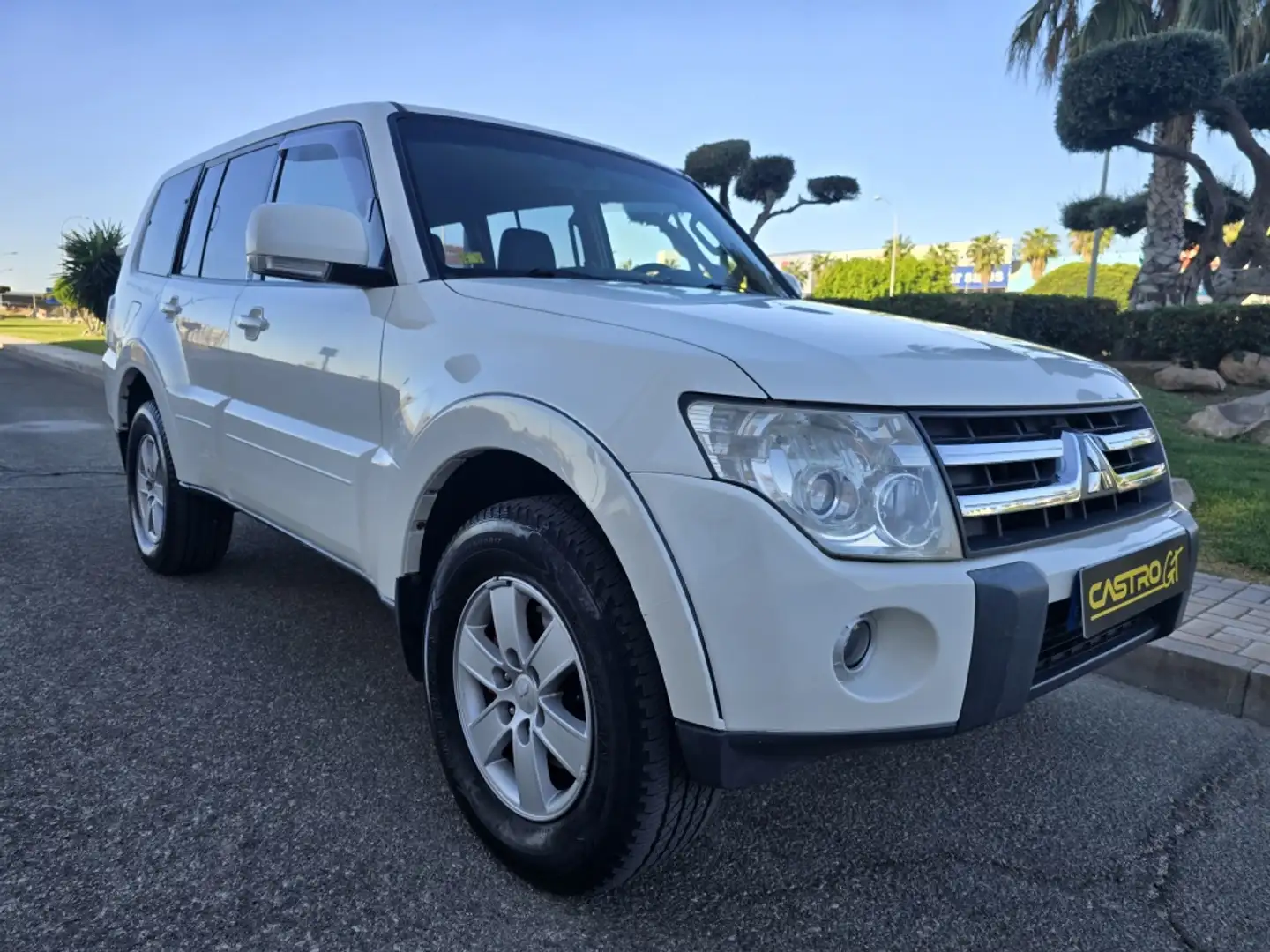 Mitsubishi Montero 3.2DI-D Invite Blanc - 1