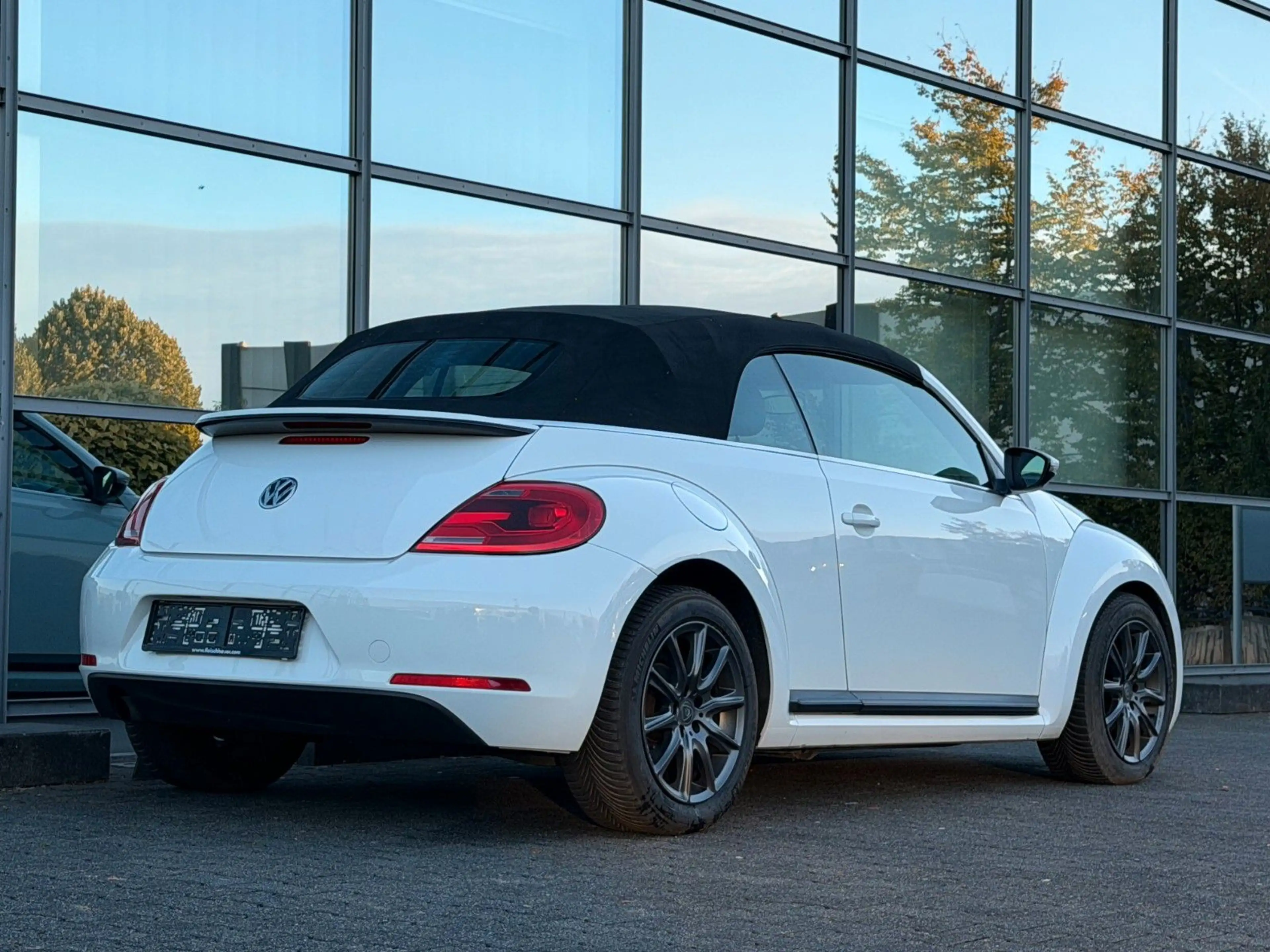 Volkswagen Beetle Cabriolet Basis 1.6 TDI Leder — photo 3