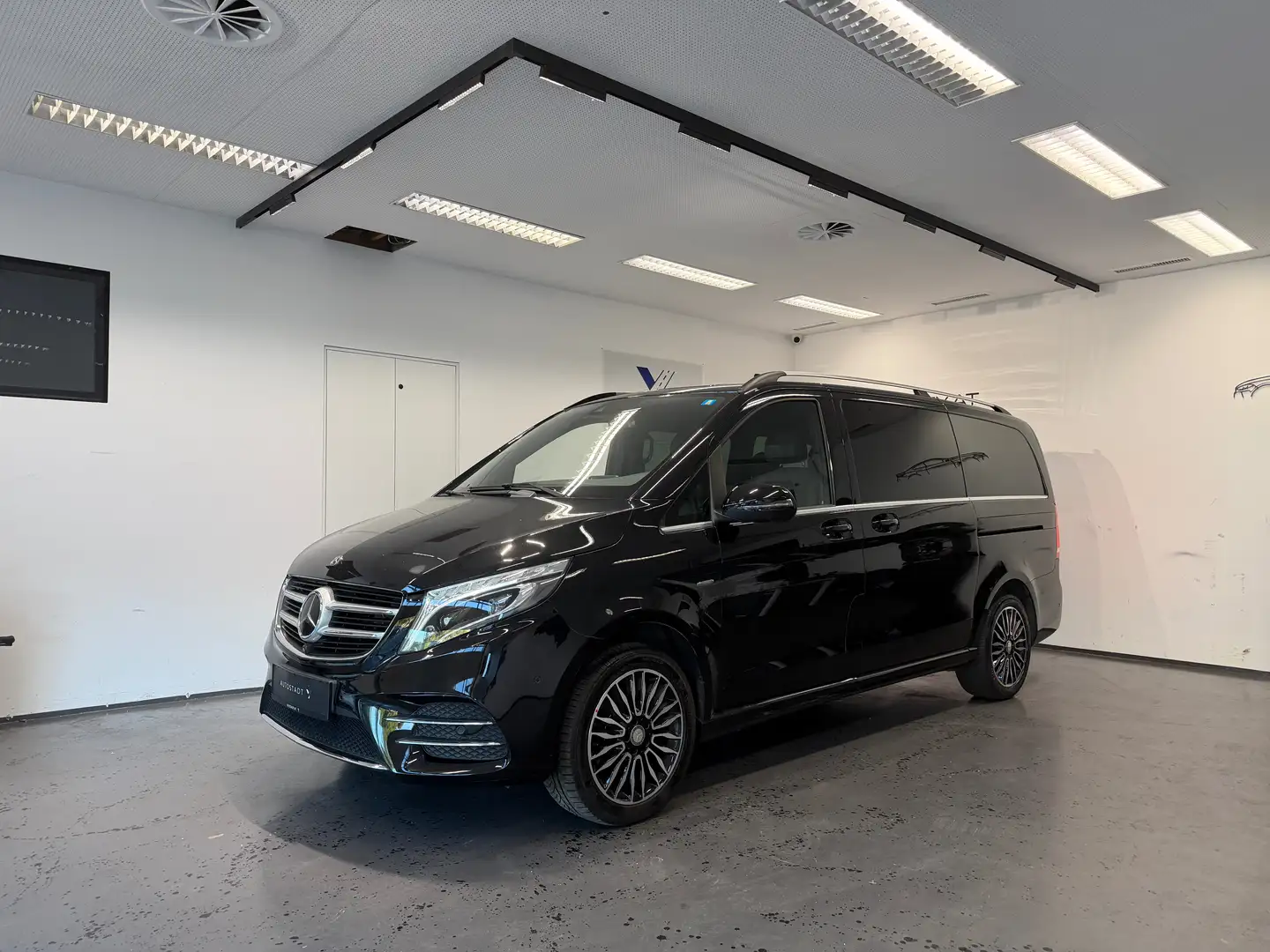 Mercedes-Benz V 250 AVANTGARDE Verkauft! AMG-Line 4MATIC lang (447.813 Schwarz - 1