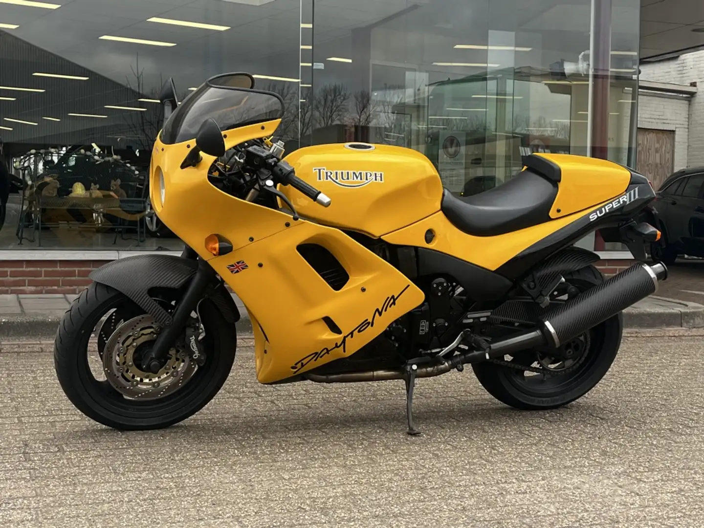 Triumph Daytona Super Three Geel - 2