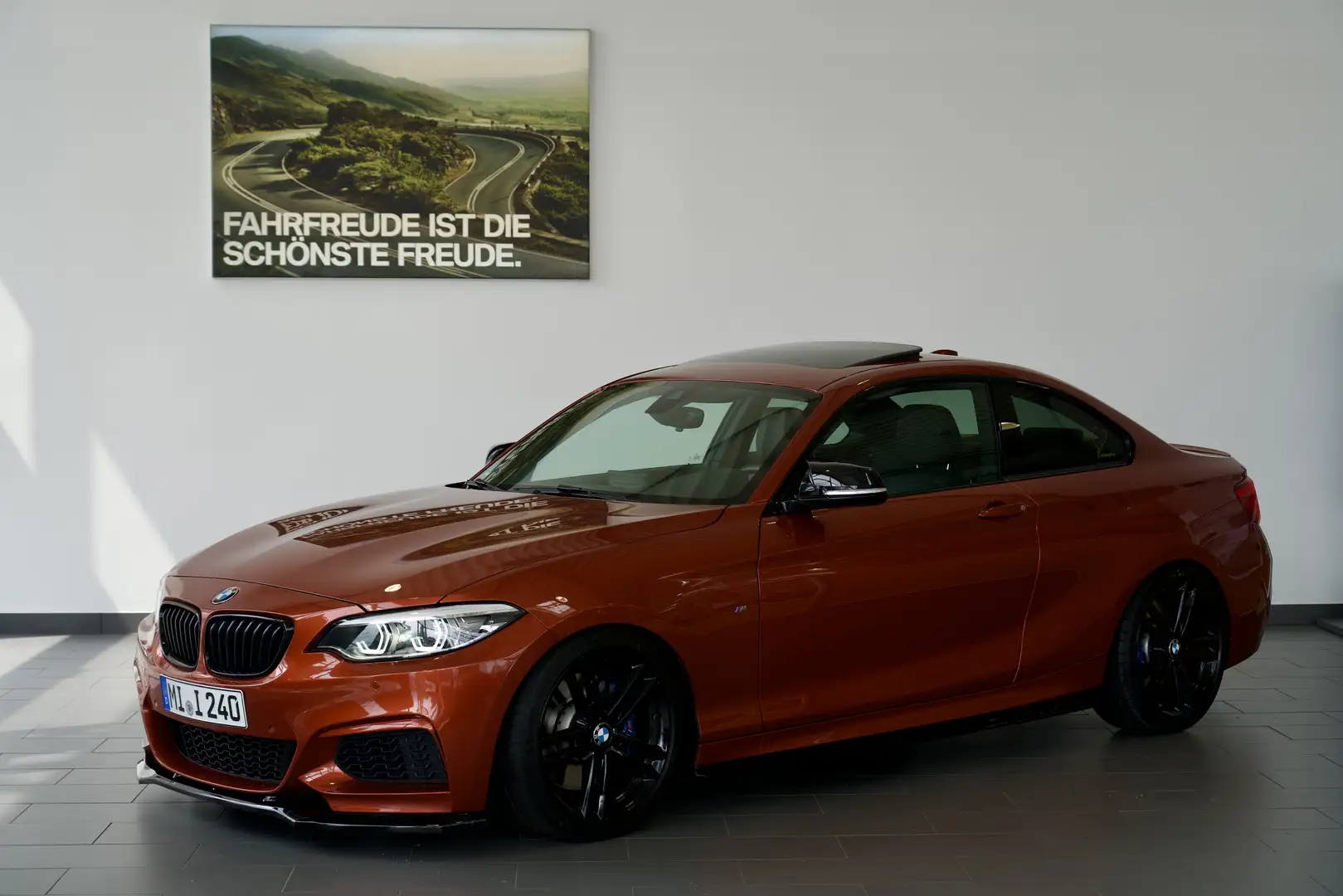 BMW 240 DE-Fzg AdaLED CarPlay H&K RFK GSD Remus Oranžová - 1