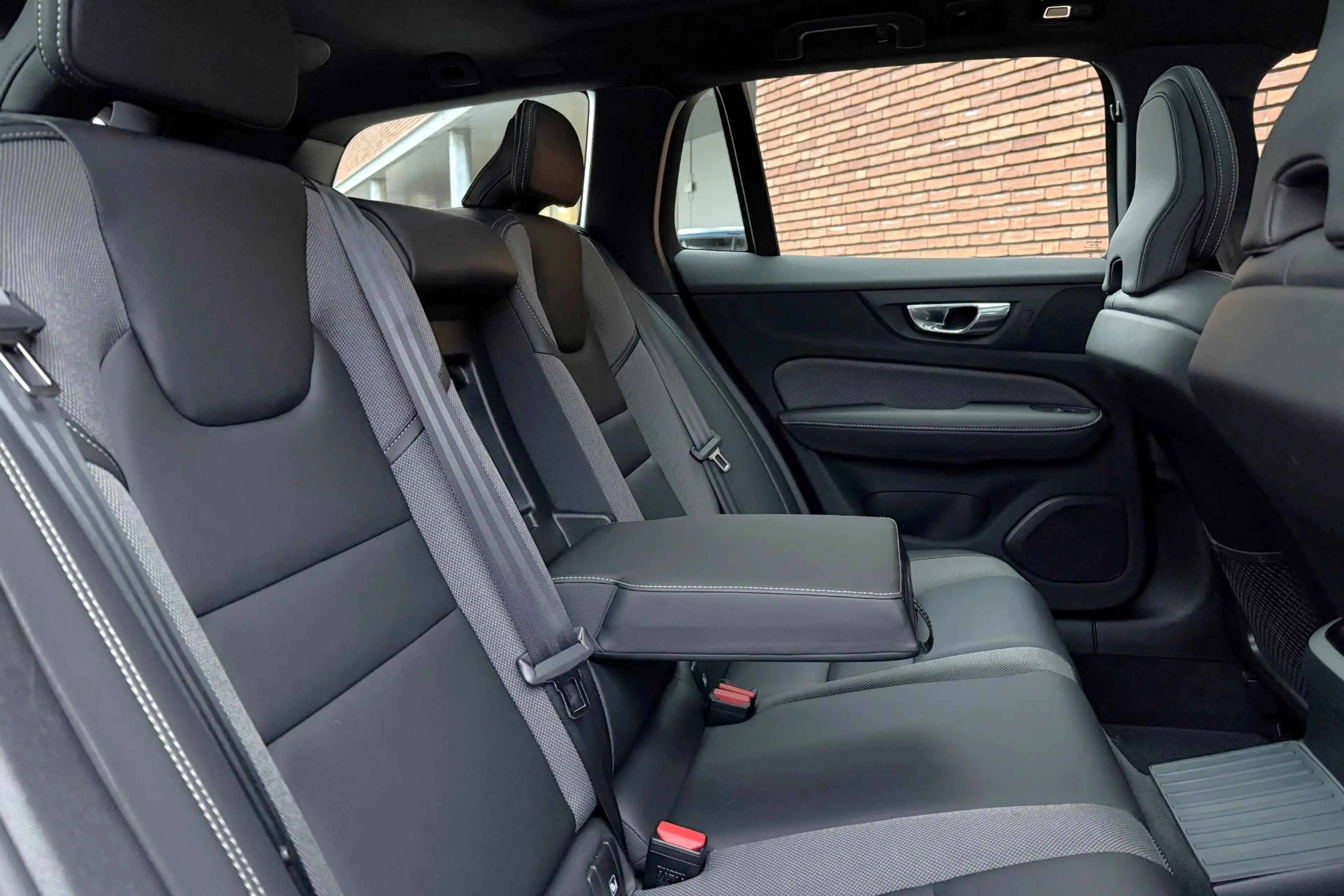 Volvo V60 T8 Plug-in hybrid AWD Plus Dark | Panoramadak | Tr — photo 6