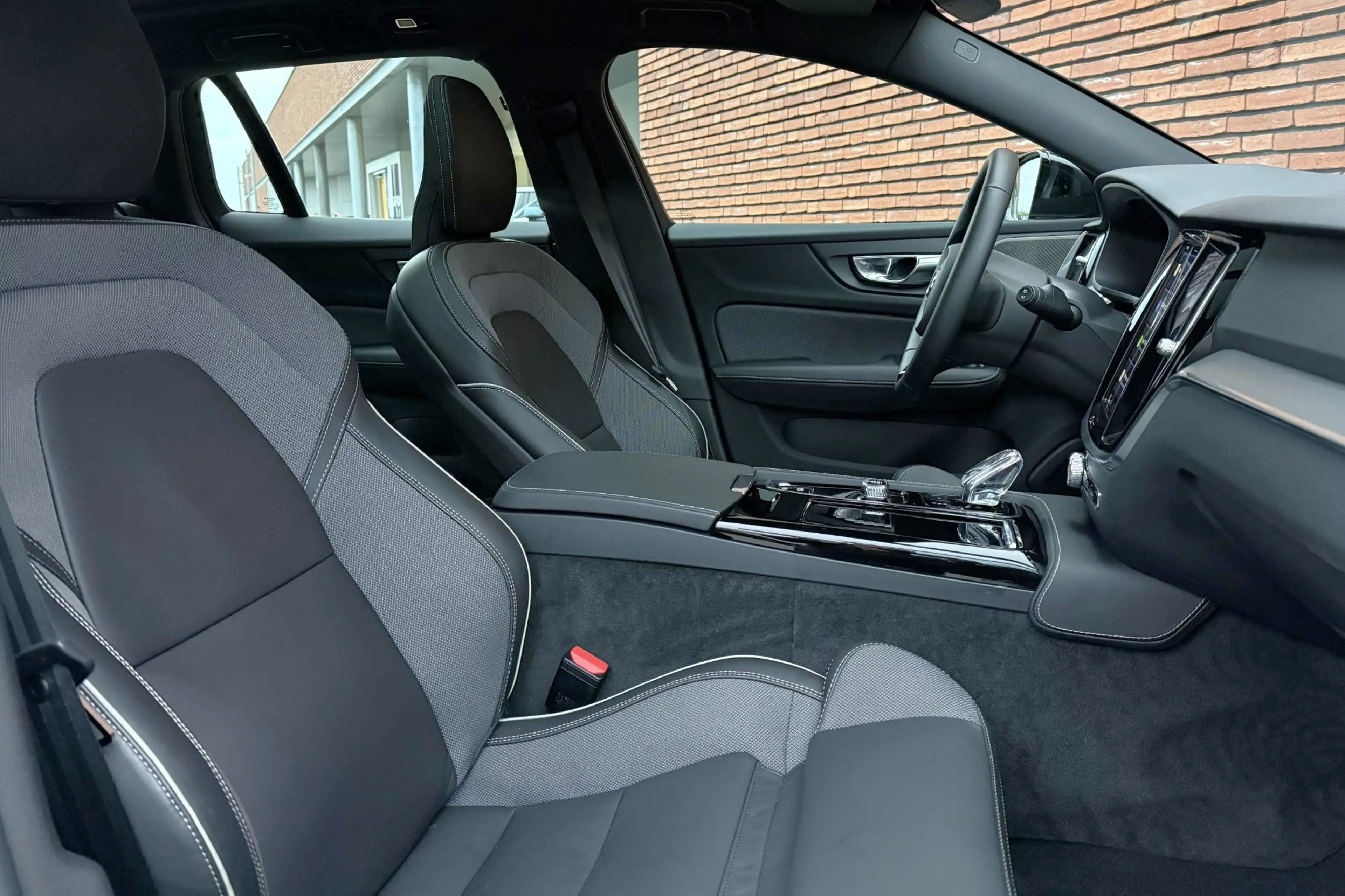 Volvo V60 T8 Plug-in hybrid AWD Plus Dark | Panoramadak | Tr — photo 3