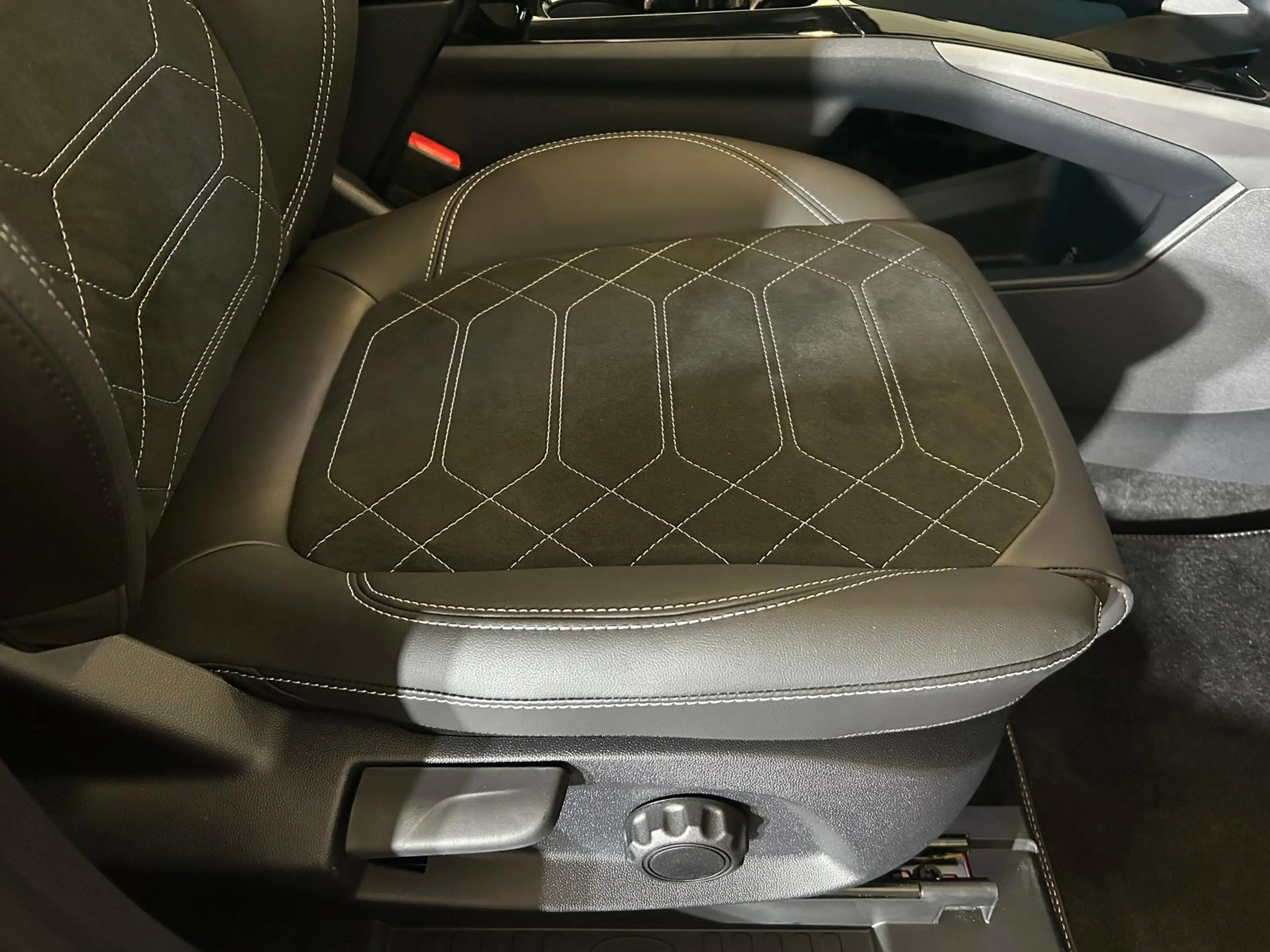 Ford Puma Gen-E 124 kW/ 43kWh Premium+AHK+360°+Matrix — photo 14