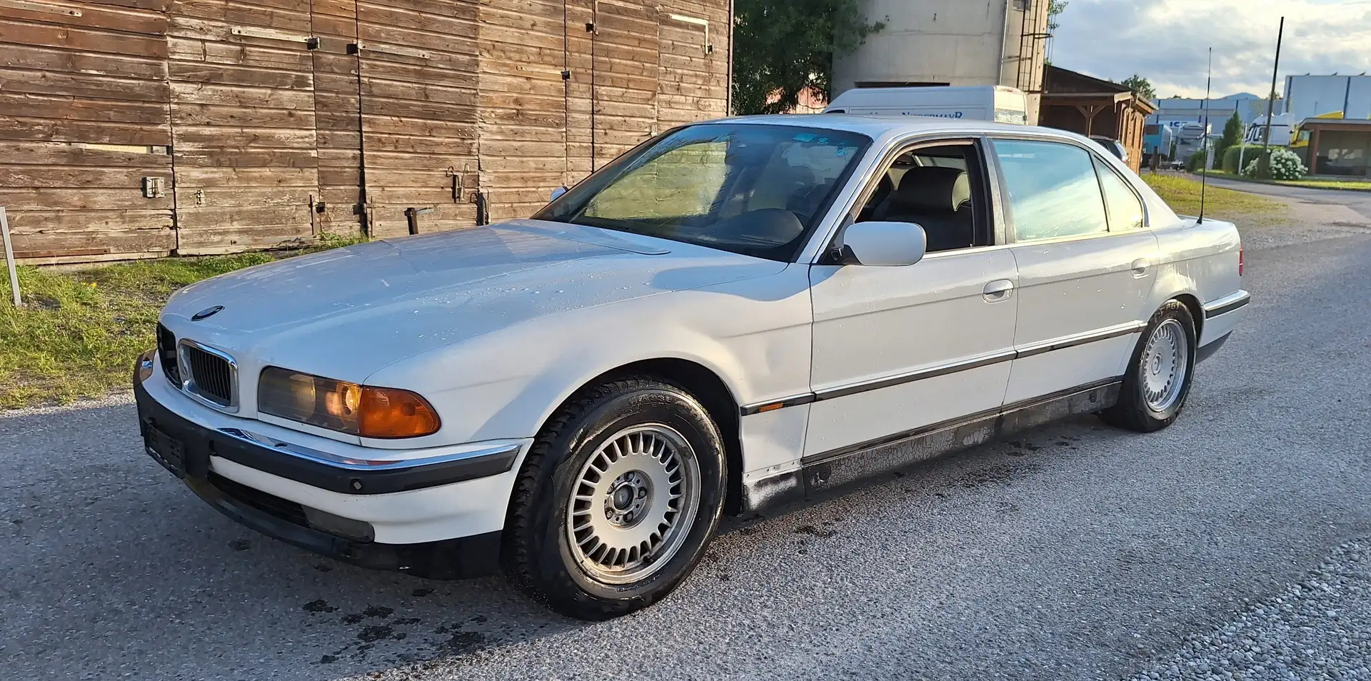 BMW 750 iL E38 Blanc - 2