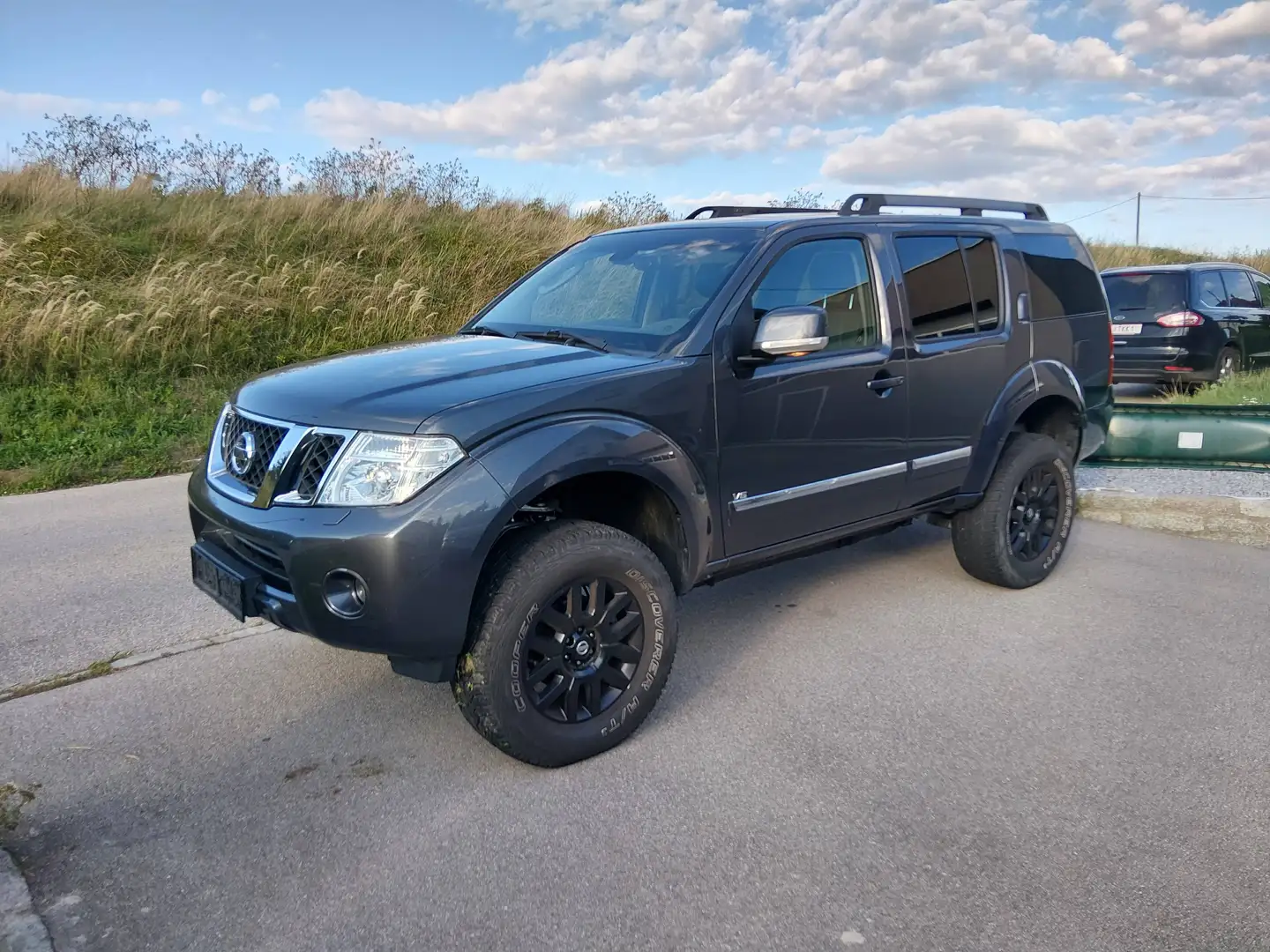 Nissan Pathfinder Pathfinder 3,0 dCi LE DPF Aut. LE Grau - 1