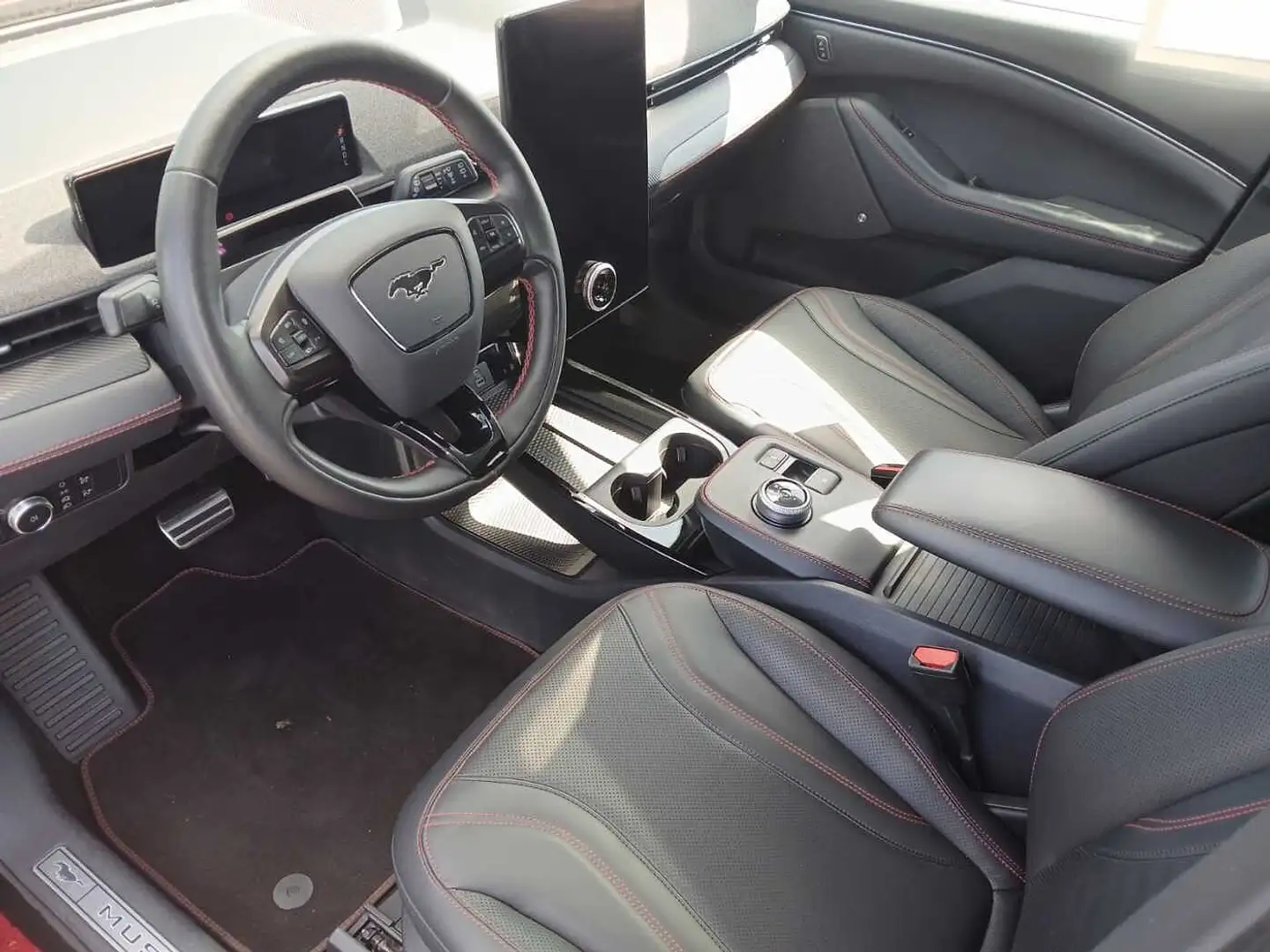 Ford Mustang Mach-E AWD Rot - 2