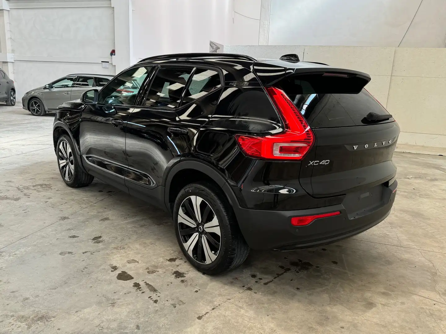Volvo XC40 Recharge Pure Electric 70 kWh Core Zwart - 2